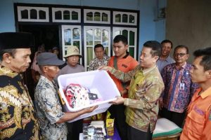Pemkot Serahkan Bantuan Kebakaran Koto Tengah