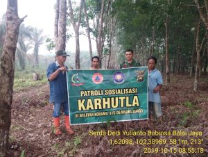Rutin Bersama Warga, Babinsa Koramil 06/Muara Bungo Patroli Karhutla