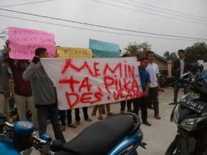 Tolak Hasil Pilkades, Pemuda Simpang Tiga Rawang Gelar Aksi Damai