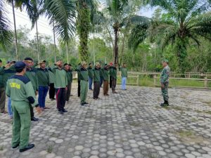 Sertu Misnadi Koramil 416-07/RB, Latih Linmas Menuju Profesionalisme