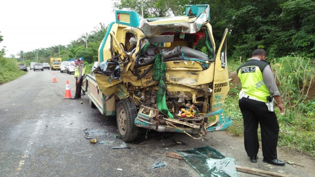 Tabrakan Truk Colt Diesel dan Fuso di Bungo, Satu Tewas di Tempat