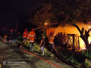 Sebuah Bangsal Kayu di Bungo Terbakar