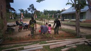Membantu Warga, Wujud Kemanunggalan TNI pada Rakyat