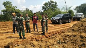 Dansatgas TMMD, Tinjau Langsung Pembukaan Jalan di Sungai Binjai