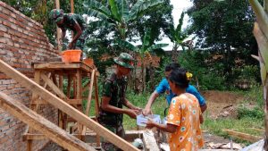Begini Keakraban Satgas dan Warga di Lokasi TMMD Sungai Binjai