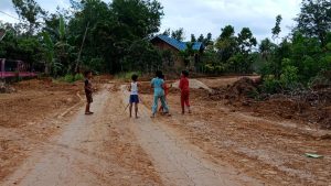 Begini Kecerian Anak-anak Bermain, di Jalan Baru yang Dibuka Satgas TMMD