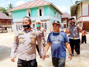 Dusun Bedaro Terendam Banjir, Kapolres dan Camat Turun Kelokasi