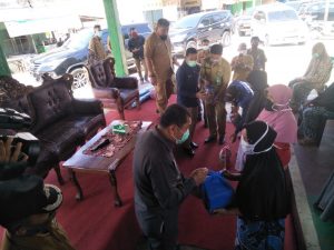 8 Rumah Warga Rusak Diterpa Angin, Bupati Bungo Beri Bantuan