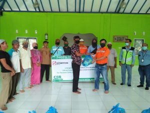 Peduli, PT KIM dan PT CK Serahkan Bantuan Sembako ke Warga Kurang Mampu Terdampak Covid-19