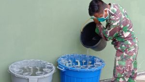 Memanfaatkan Waktu Luang, Koramil 02/Tanah Tumbuh Budidaya Ikan dan Sayuran dalam Ember