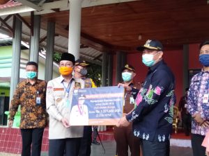 Bupati Bungo Dampingi Gubernur Jambi, Serahkan Bantuan JPS Untuk 2.036 warga Bungo