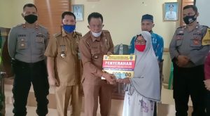 Pemdus Sungai Arang Salurkan BLT-DD Tahap III