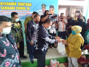 Bupati Bungo Serahkan Bansos di Kecamatan Pasar Muara Bungo
