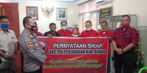 Datangi Polres, DPC PDIP Bungo Minta Polri Usut Kasus Pembakaran Bendera