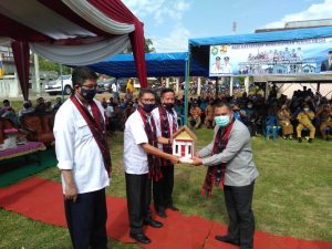 Wujudkan Rumah Layak Huni, Bupati Bungo Serahkan Bantuan BSPS Tahun 2020