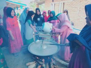 10 Muharram, Orangtua Santri Ponpes An-Nizomiyah Masak Bubur Asyura