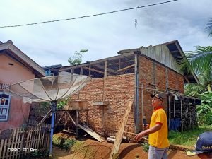 Diterjang Puting Beliung, Ratusan Rumah Warga di Sarolangun Rusak