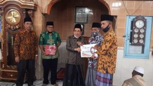 Wako AJB Salurkan Bantuan CSR Untuk Mesjid Taqwa Tanah Kampung