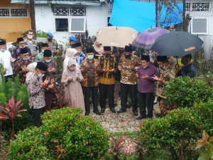 Rangkaian HUT Kota Sungai Penuh,Ketua DPRD Ziarah Ke Makam Fauzi Siin