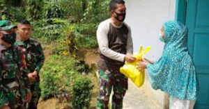 Kodim Sarko Bersama Komunitas Off Road Bagi-bagi Sembako