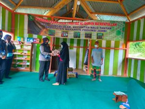 Giat Tim 3 Srikandi Squad-01 Polres Merangin, Bagikan Alqur’an di Ponpes