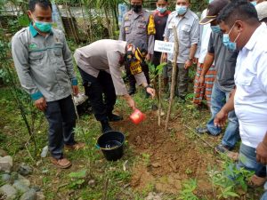 Polres Merangin Gandeng KPH dan Dinas Pertanian, Berikan Bibit Produktif ke Masyarakat