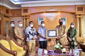 Bupati H Sukandar, Terima Anugerah Dwija Praja Nugraha Tahun 2020