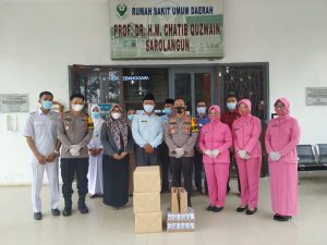 Bersama Bhayangkari, Kapolres Berikan Bingkisan Tali Asih ke Para Medis