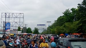 Jelang Lebaran, Parkir Pertokoan dan Pasar Tradisional di Bungo Semrawut