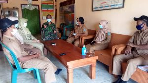 Disela Kegaiatan Pra TMMD Kapten Ramlan Komsos Sambangi Kantor Desa