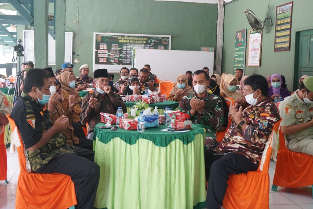 Dandim 0416 Bute, Beri Pembinaan dan Bagikan Paket Sembako Kepada KBT