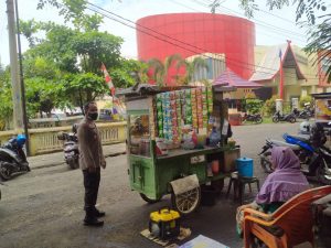 Sambangi Pedagang, AKBP Guntur Ajak Ikuti Vaksinasi Massal