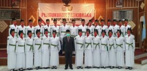 Bupati Adirozal Kukuhkan 30 Anggota Paskibraka Kabupaten Kerinci Tahun 2021