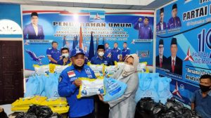 Peringati HUT ke-20, DPC Demokrat Bungo Bagikan Ratusan Paket Sembako