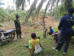 Potret Keakraban, Satgas TMMD Kodim 0416 Bute Bersama Warga