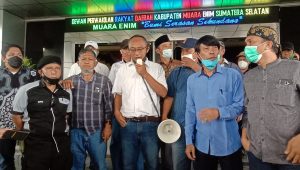Sidang Paripurna Muara Enim Diwarnai Demonstrasi