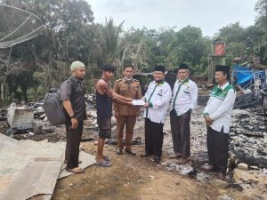 Baznas Tebo Berikan Bantuan Kepada Korban Kebakaran di Rimbo Ulu
