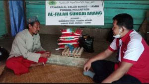 Semangat HUT RI, JOIN Bagikan Peket Sembako ke Ponpes Al Falah Sungai Arang