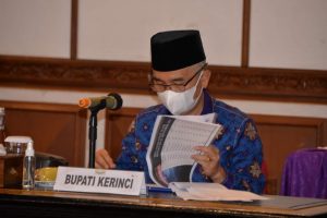 Penanganan Covid-19,Bupati Adirozal Ikuti Pertemuan Dengan Mendagri
