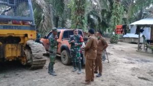Dandim 0416/Bute Didampingi Camat Cek Pembukaan Jalan TMMD