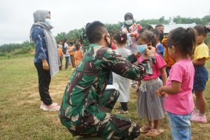 Edukasi Prokes, Satgas Bagikan Masker kepada Murid SD dan PAUD