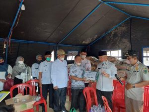Bupati Adirozal Serahkan Bantuan Untuk Korban Kebakaran di Koto Rendah dan Kemantan