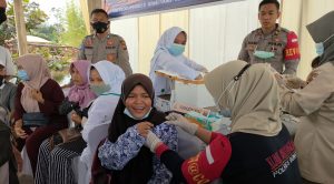 Vaksin Massal Digelar oleh Alumni ZLD/STD Polres Bungo di Athaya Garden Tembus 647
