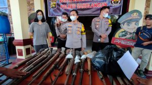 Polres Sarolangun Terima Senjata Api Rakitan Milik SAD
