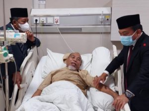Gubernur Dan Wakil Gubernur Jenguk Bupati Merangin Di RS Siloam Jambi
