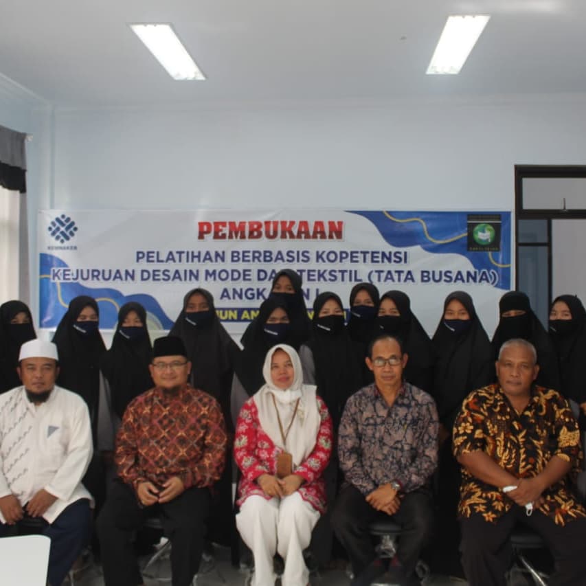 BLK Komunitas Darul Falah, Gelar Diklat Menjahit & Desain Mode Siapkan SDM