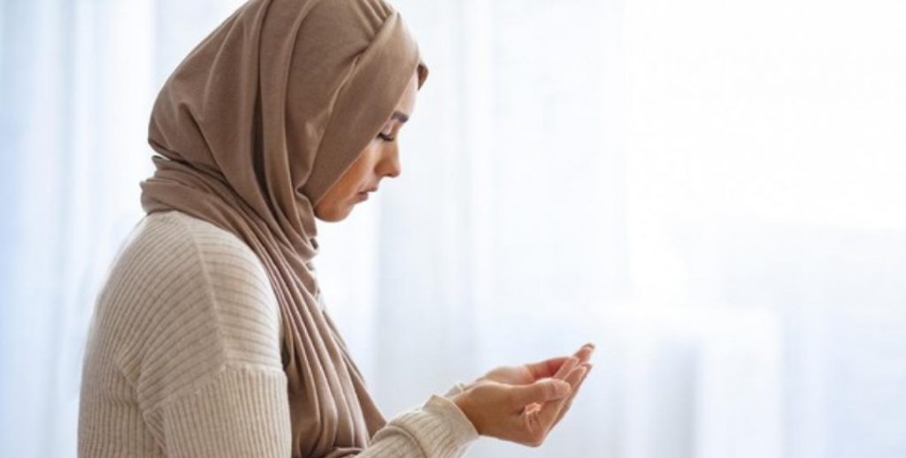 Nggak Sholat, Nggak Zakat, Kok Rizkinya Lancar? Ini Kata Ustadz