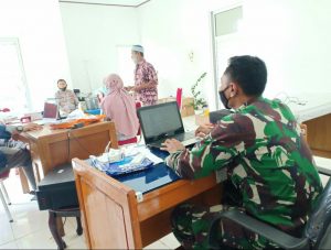 Wujudkan Herd Immunity, Babinsa Toni Ajak Warga Ikuti Vaksinasi