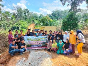 Perbaiki Jalan 800 Meter, Owner Athaya Garden Diapresiasi Masyarakat