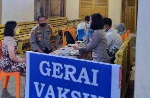 Perayaan Misa Natal di Gereja GPIB, Jemaat Disuntik Vaksin